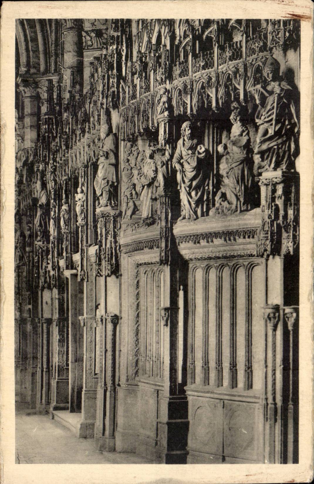 Chartres CPA the cathedral Encloses chorus