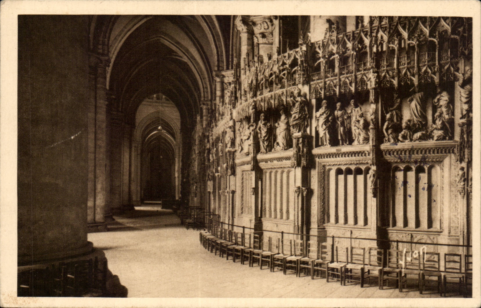 Interior Chartres CPA of the cathedral the deambulatoire