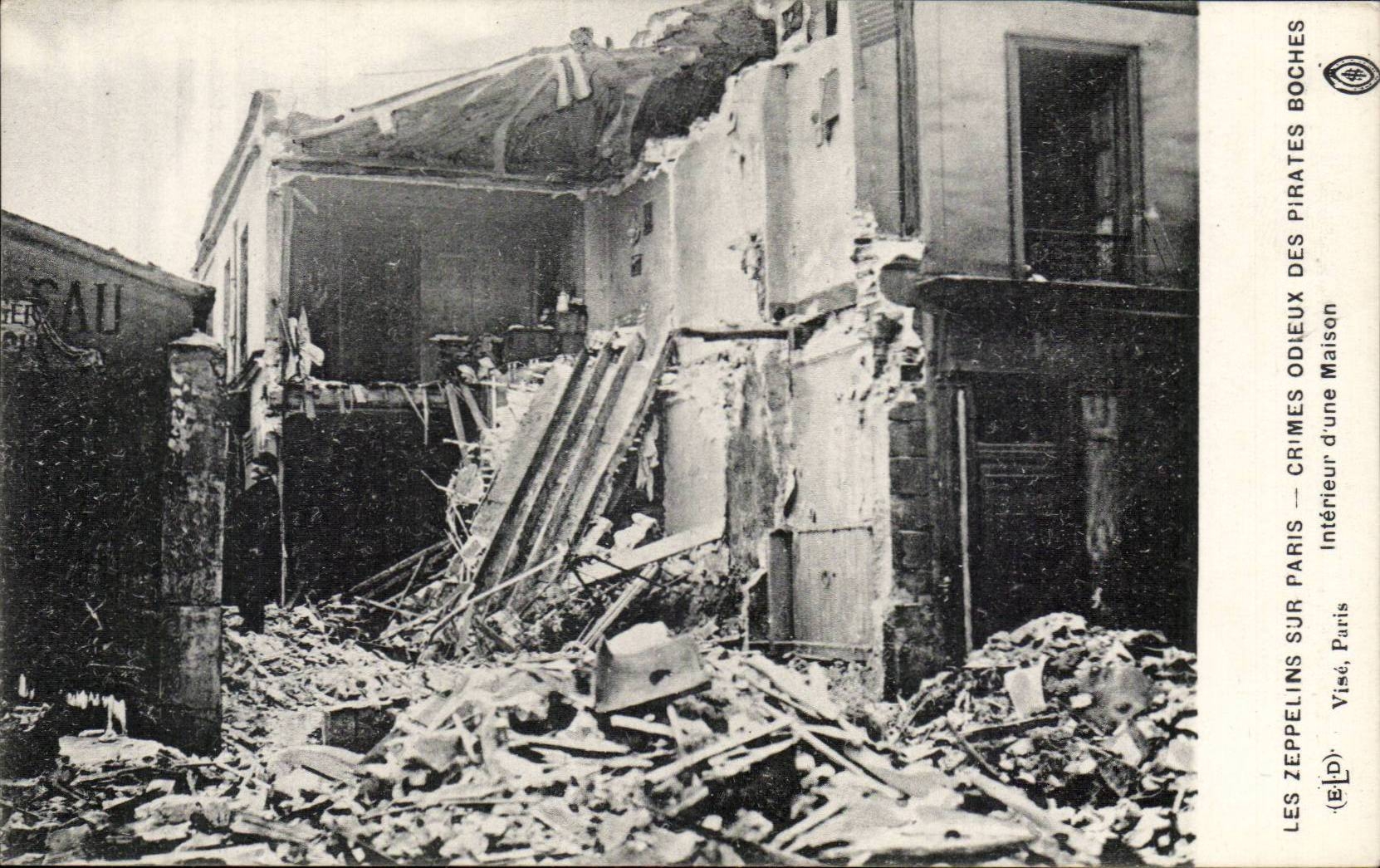 CPA zeppelins on Paris odious Crimes of the pirates boches Interior of a Militaria house