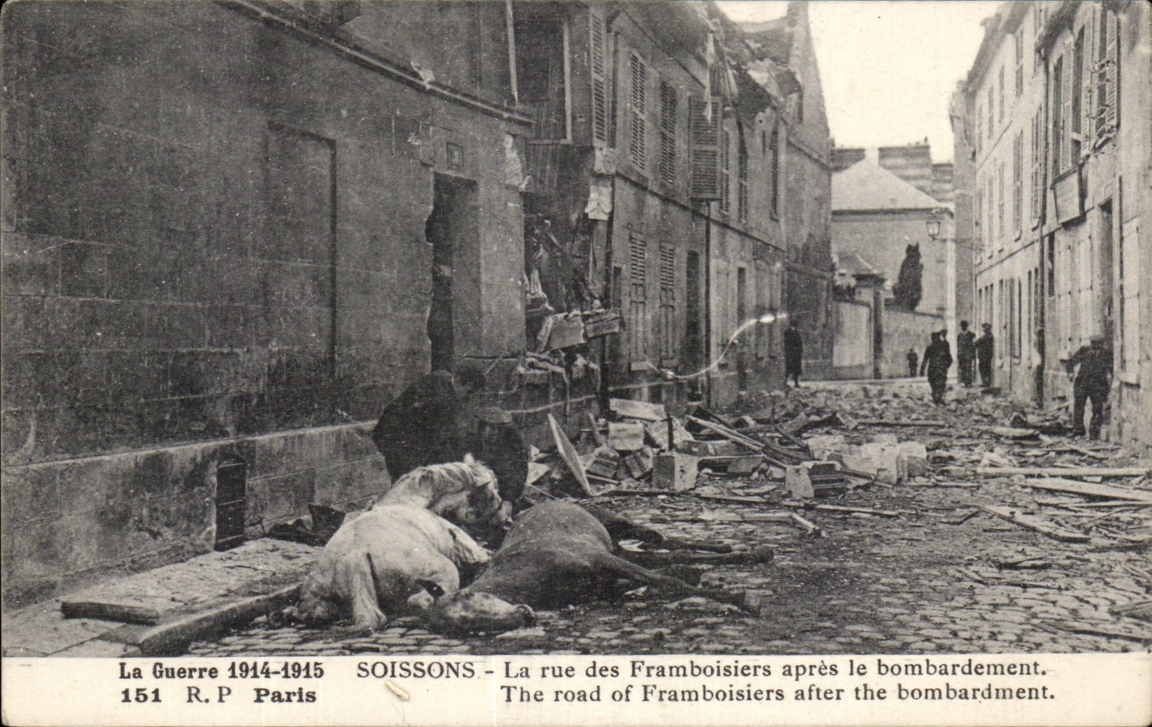 CPA Soissons the street of the Raspberry canes after the bombardment