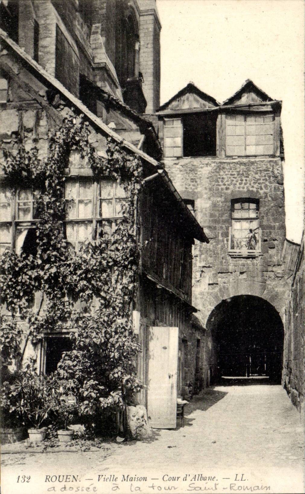 CPA Rouen Old woman house Court of Albane