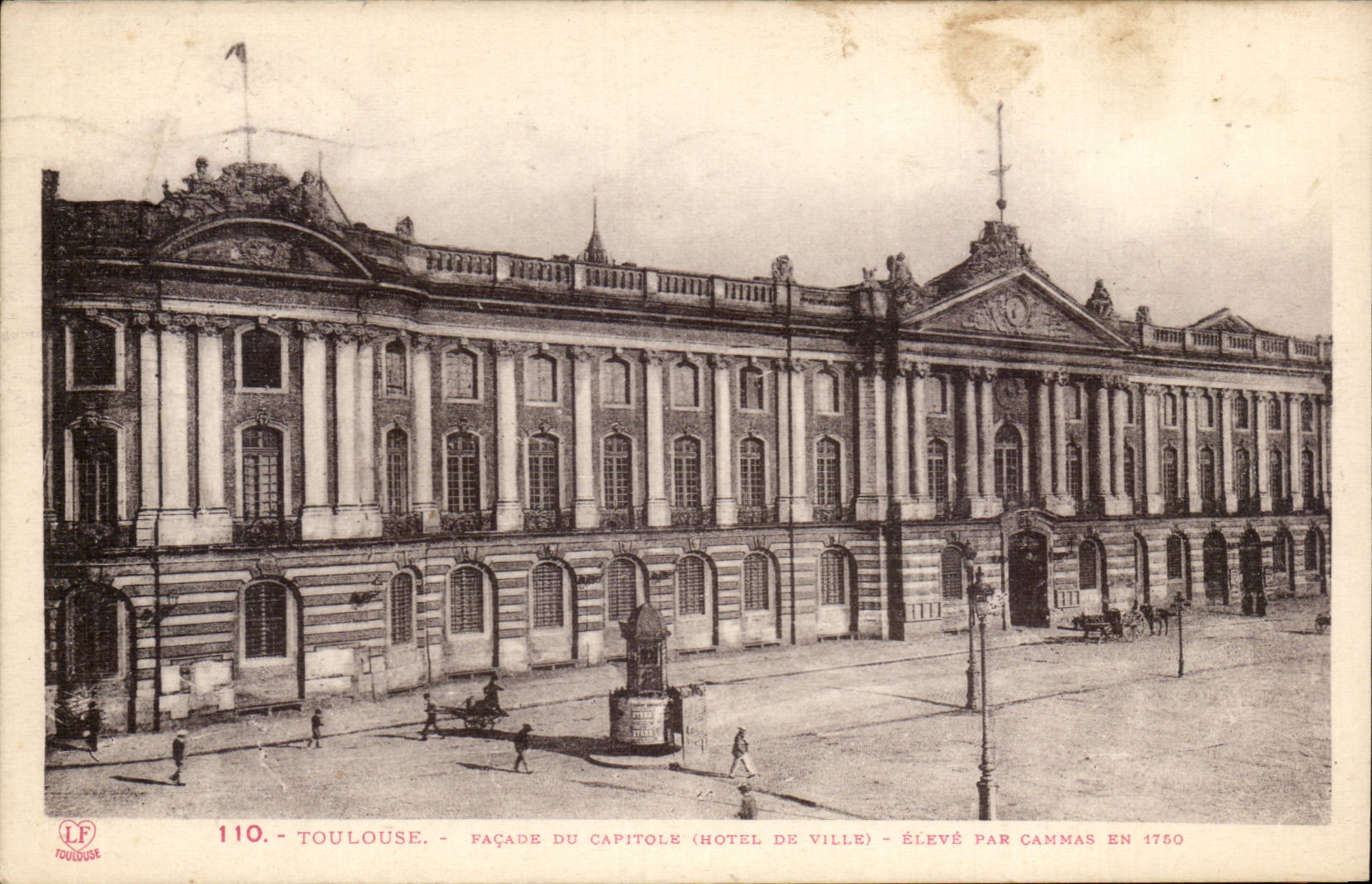CPA Toulouse Facade du capitole Hotel de ville Eleve par Cammas en 1750