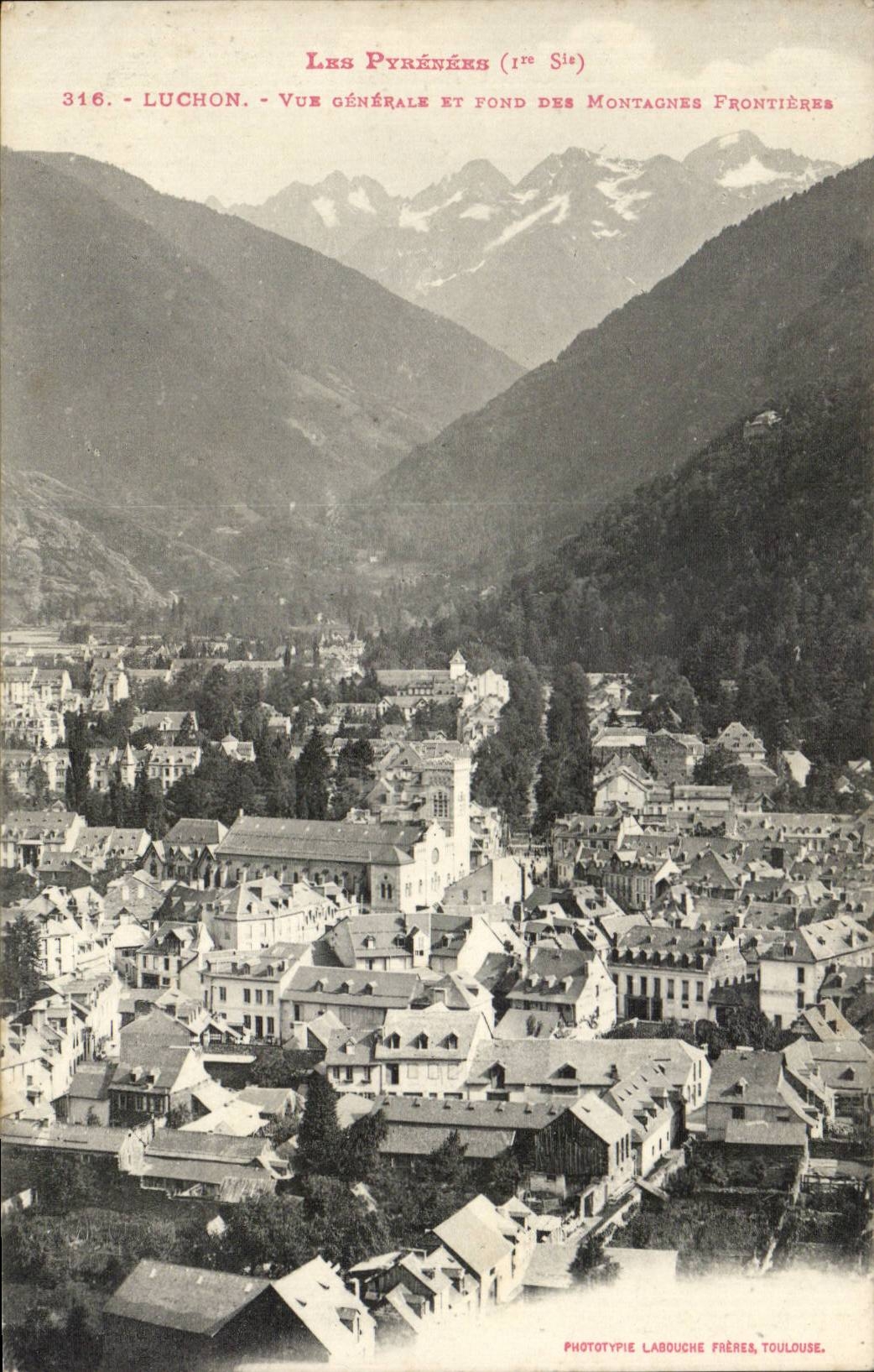 CPA Luchon View and melts of the mountains borders