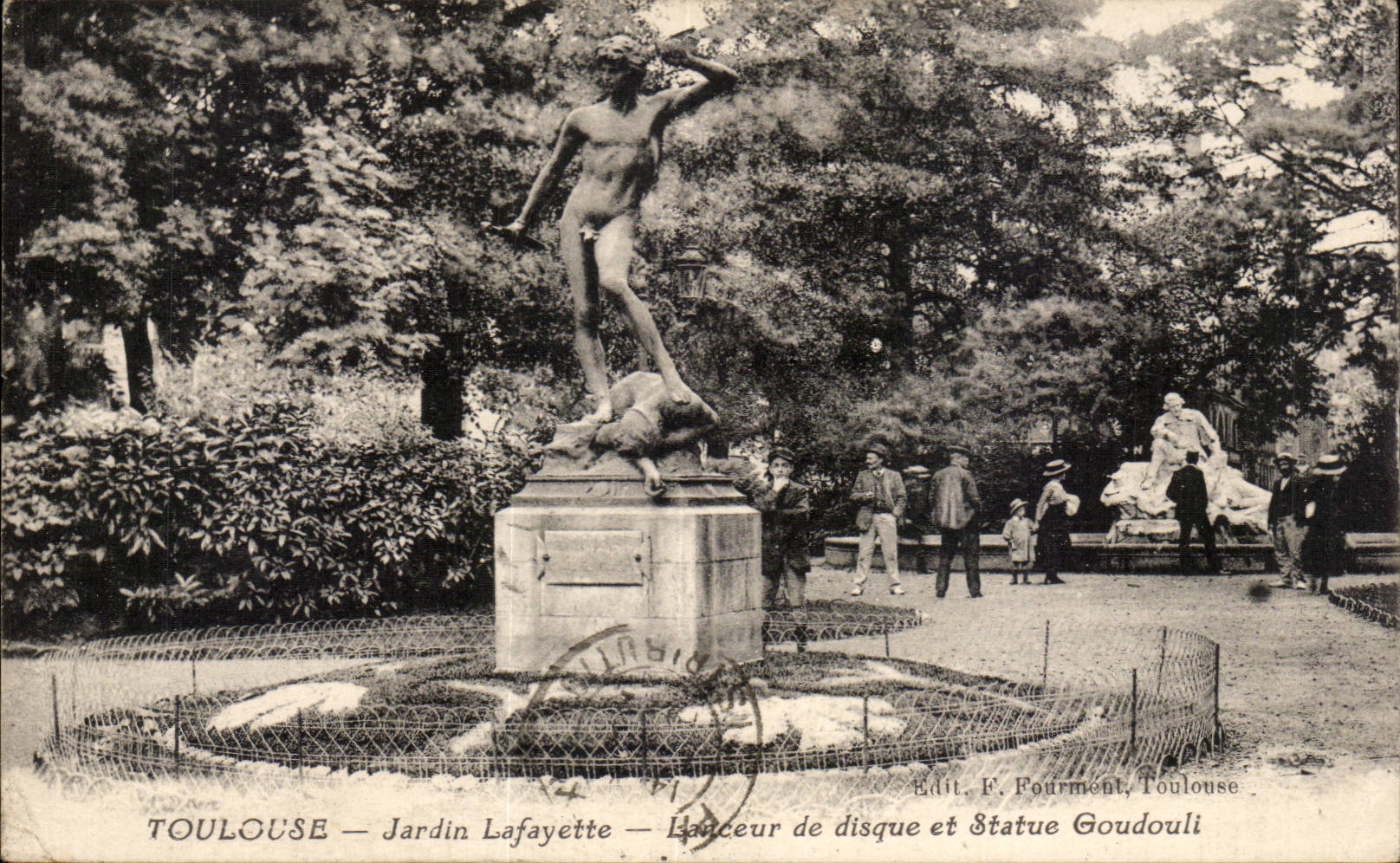 CPA Toulouse Jardin Lafayette Lanceur de disque et statue Goudouli