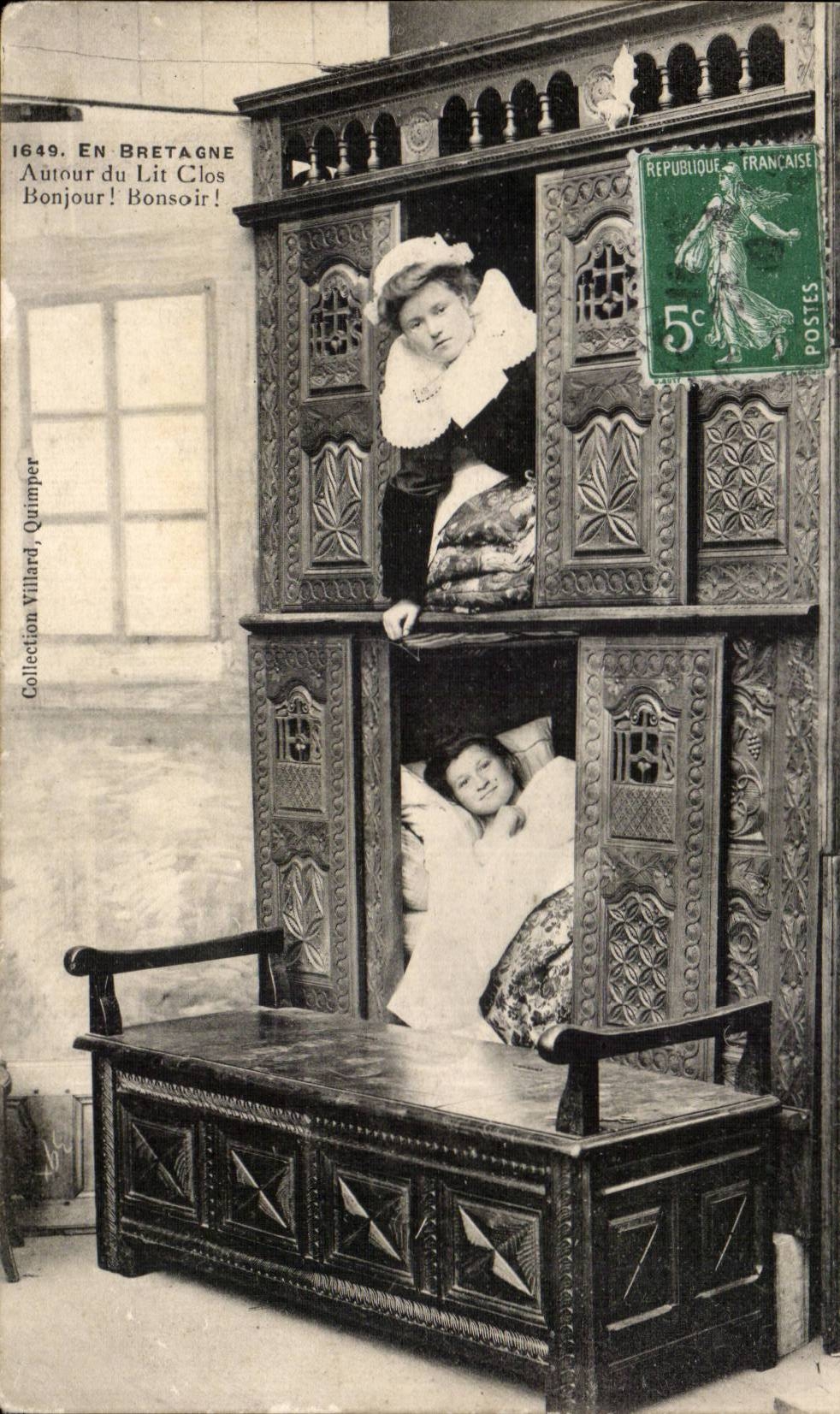 CPA Fantasy In Brittany Around the closed bed Folklore Costume