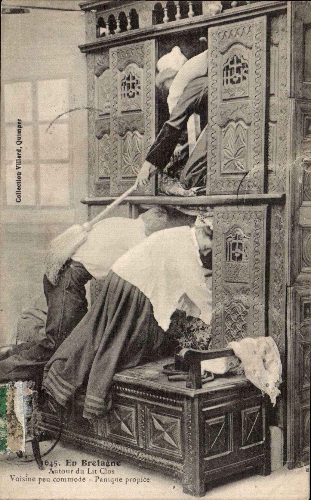 CPA Fantasy In Brittany closed Beds and cradles Folklore Costume