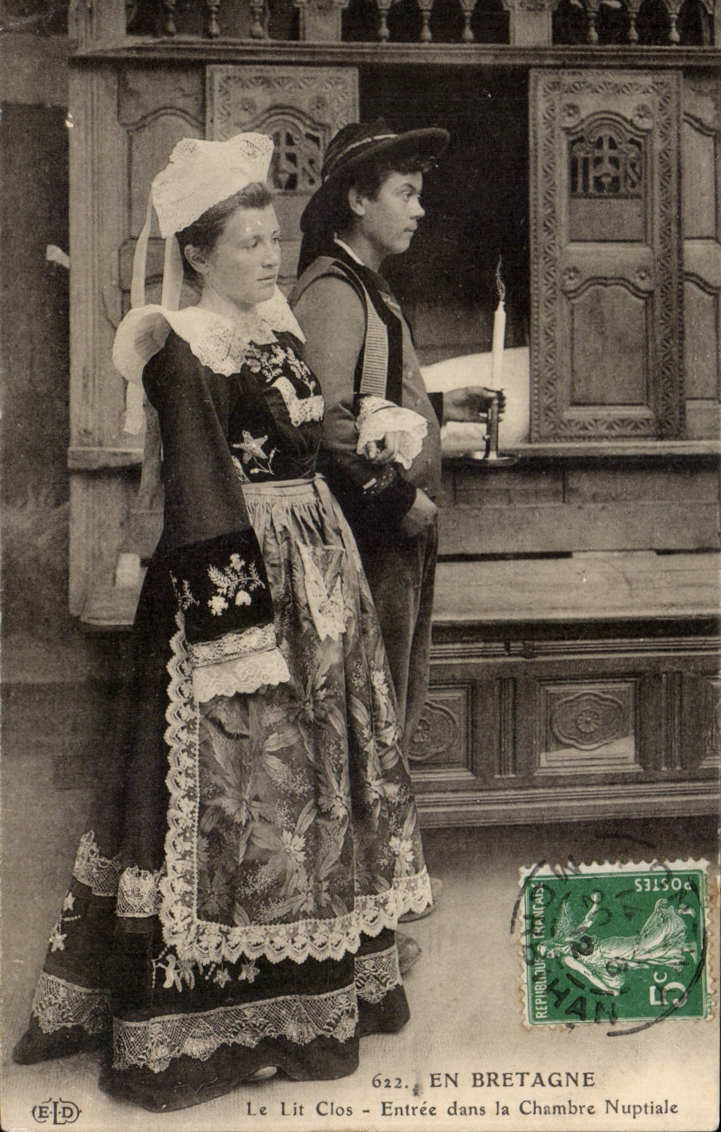 CPA Fantasy In Brittany closed Beds and cradles Folklore Costume