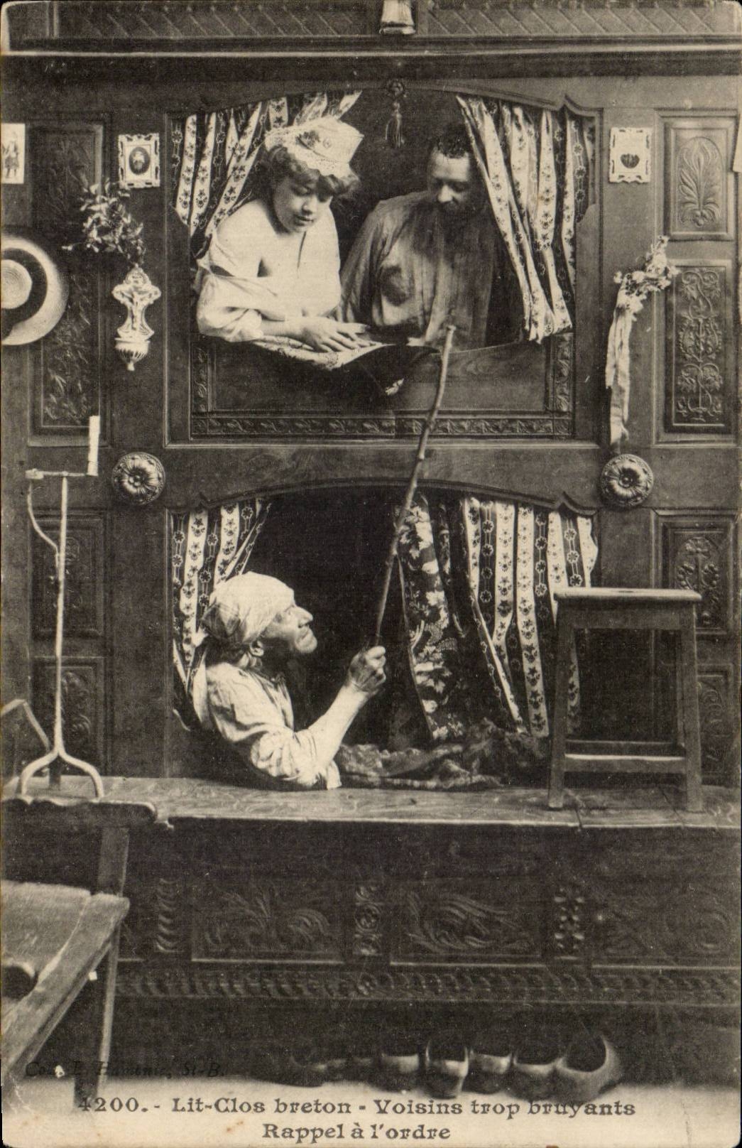 CPA Fantasy In Brittany closed Beds and cradles Folklore Costume