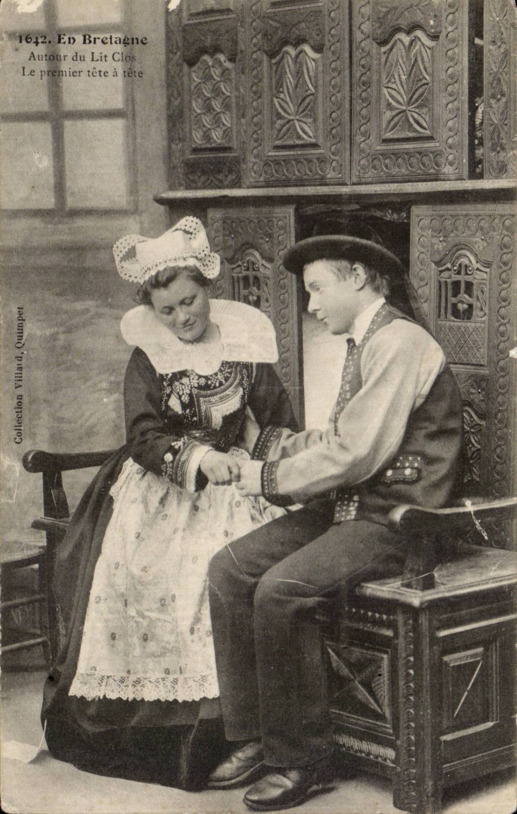 CPA Fantasy In Brittany closed Beds and cradles Folklore Costume