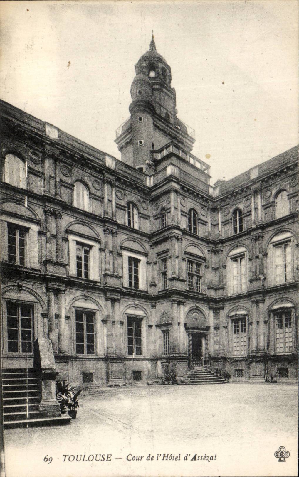 CPA Toulouse Cour de l'hotel d'Assezat