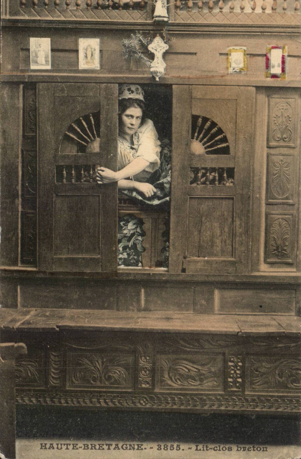 Brittany CPA closed beds Folklore Costume