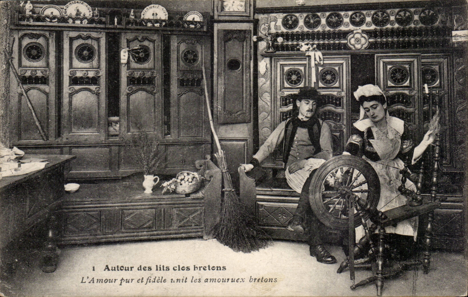 Brittany CPA closed beds Folklore Costume pure and faithful love