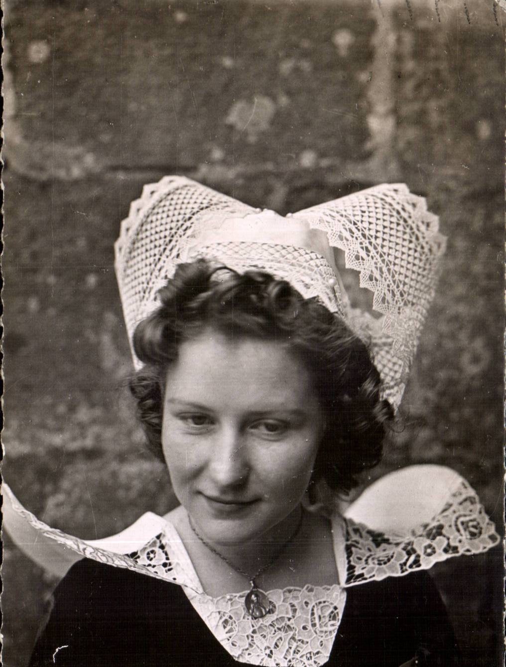 MODERN CARD Brittany Folklore Caps with Riec on Belon