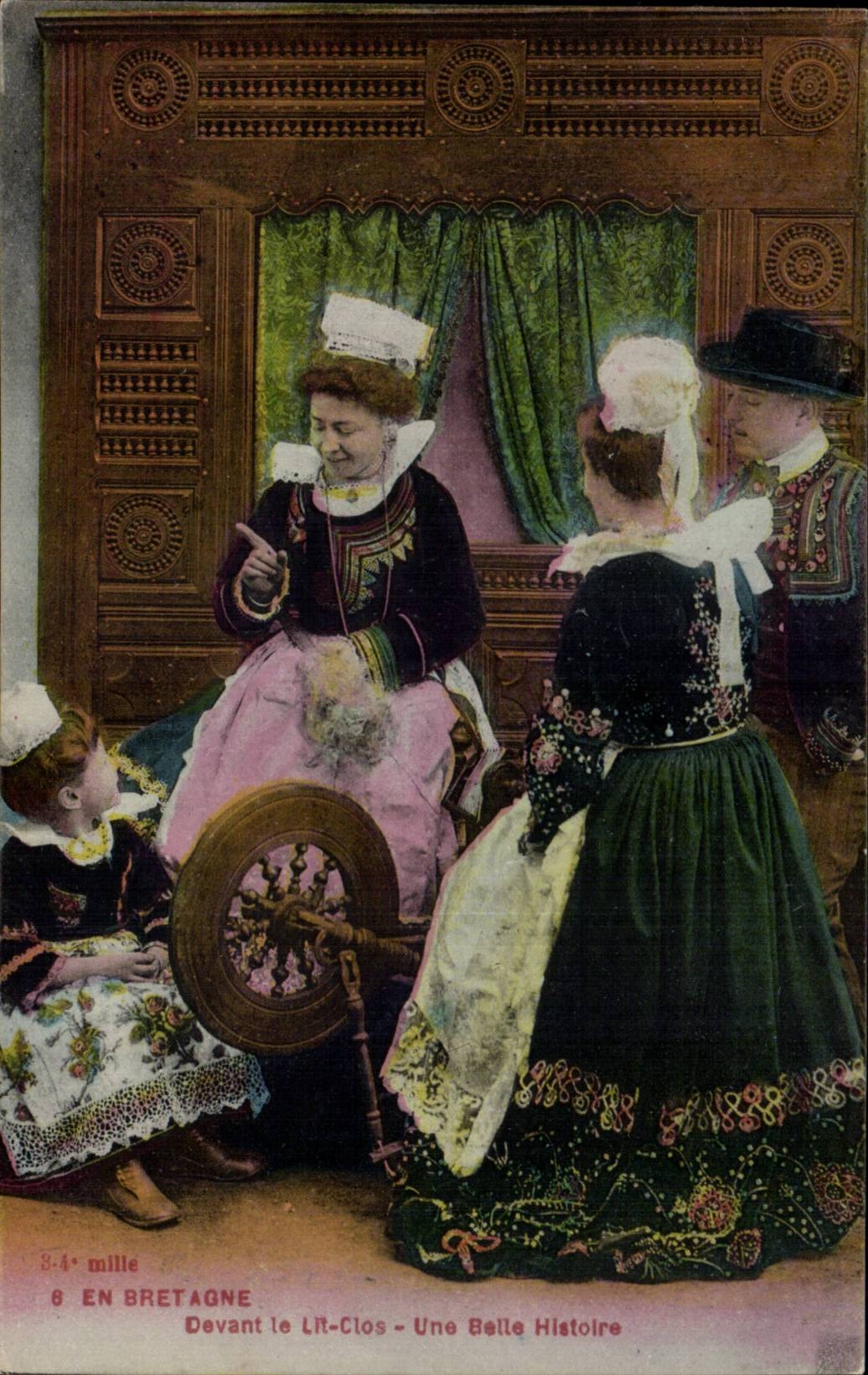CPA Brittany Folklore Costume In front of the closed bed a beautiful story Ropemaking machine