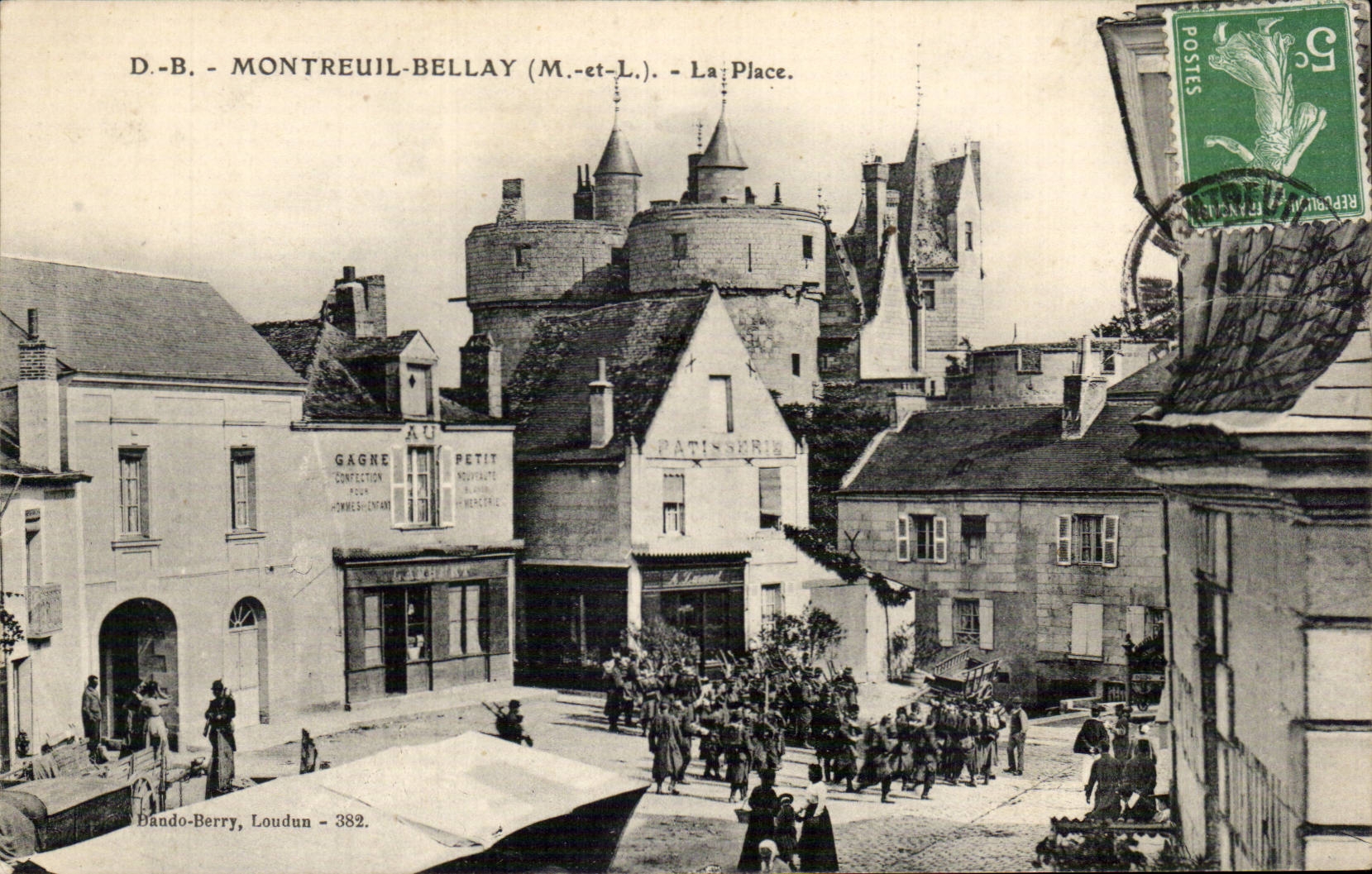 Montreuil Bellay CPA La place
