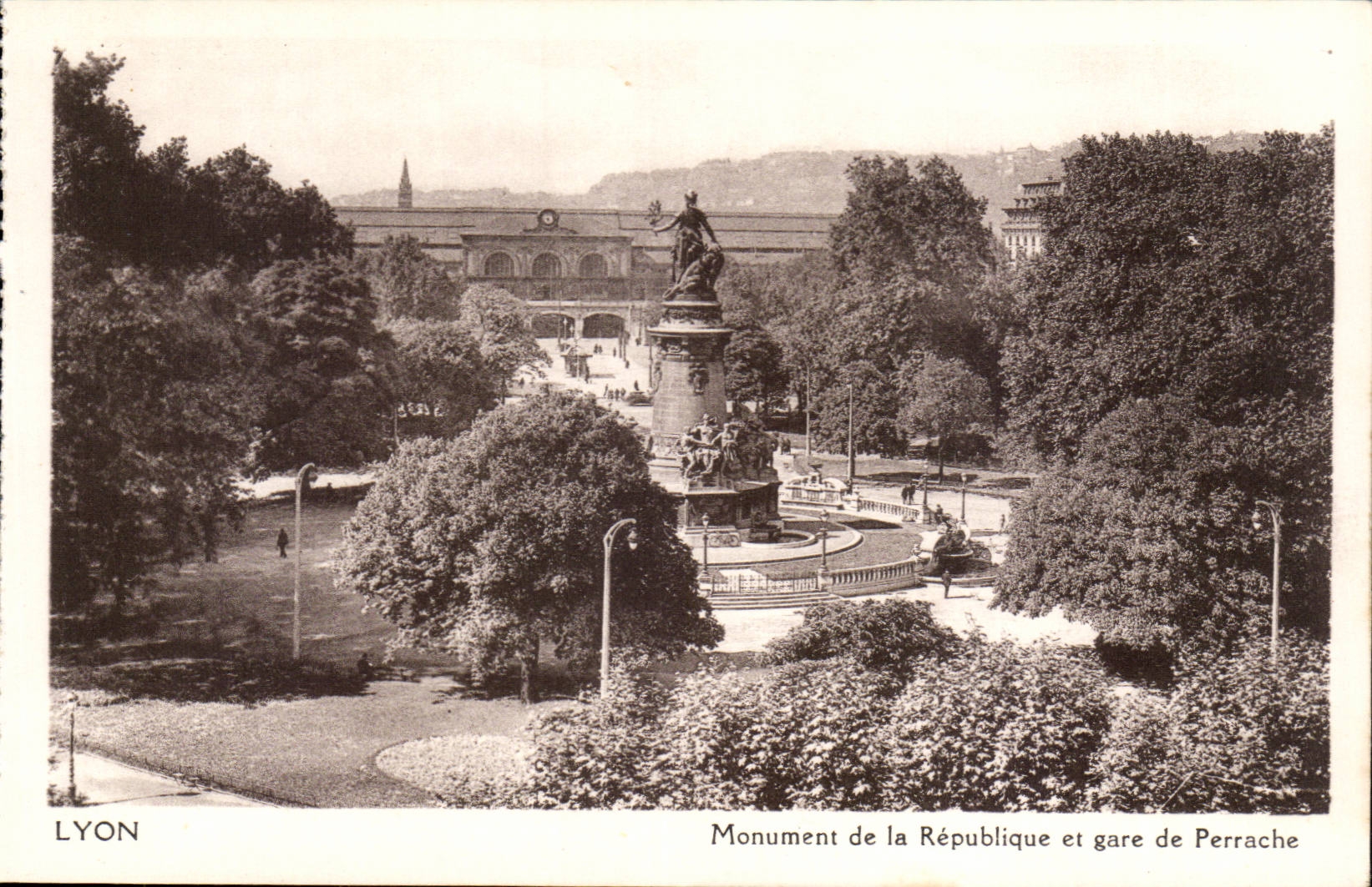 Lyon CPA Monument of the Republic and station of Perrache
