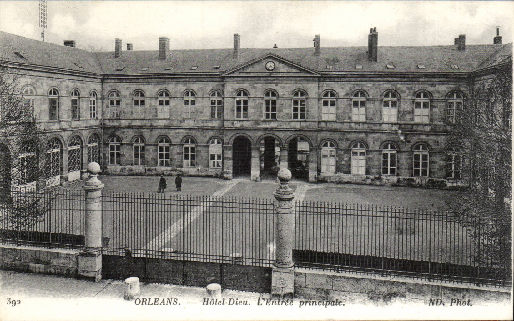 CPA Orleans Hotel God the main entrance