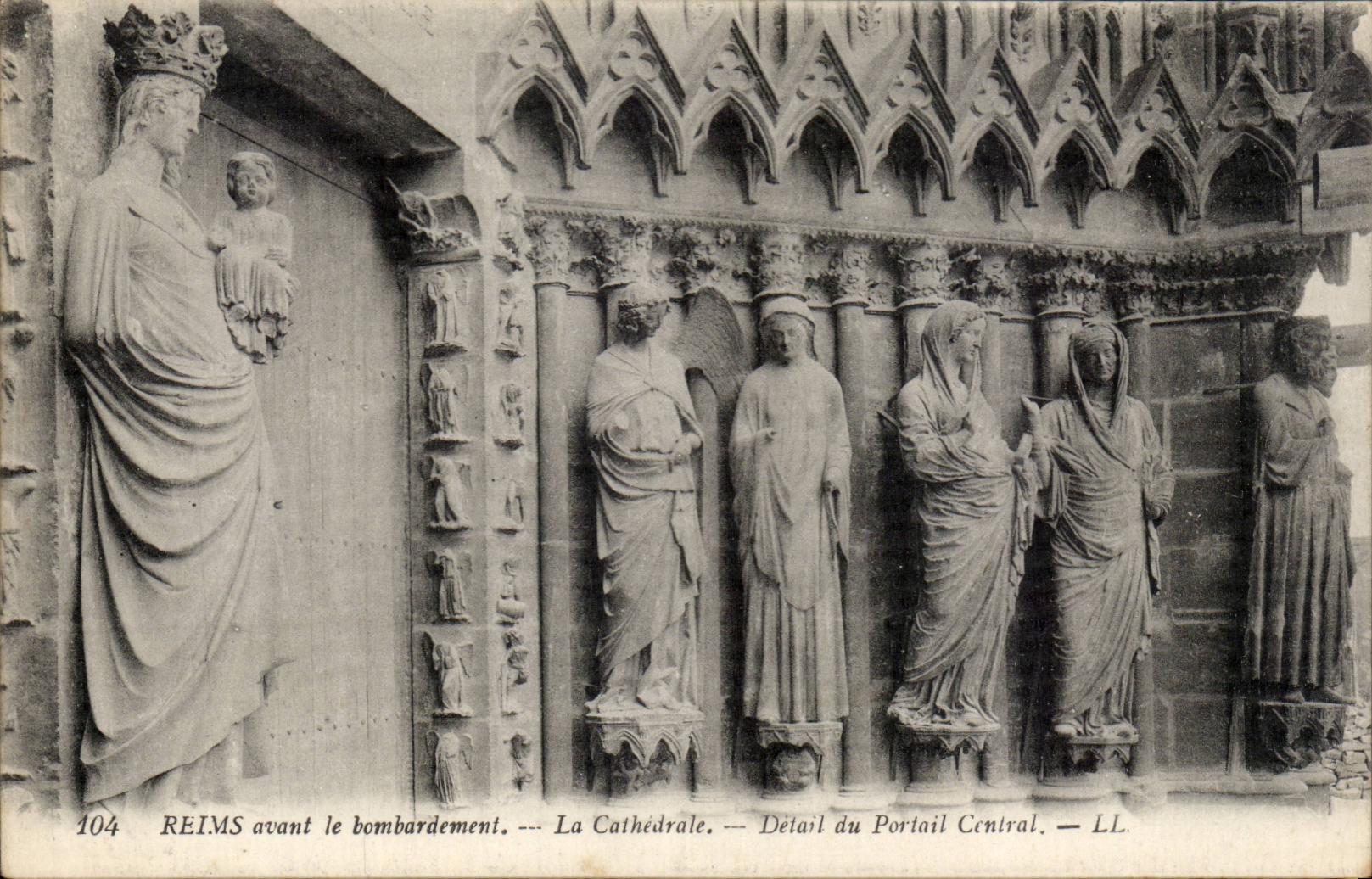 CPA Reims the cathedral the damnes Detail of the central gate