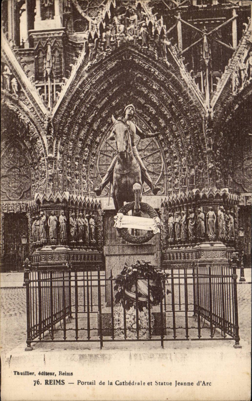 CPA Reims Gate of the cathedral and Statue Jeanne of arc