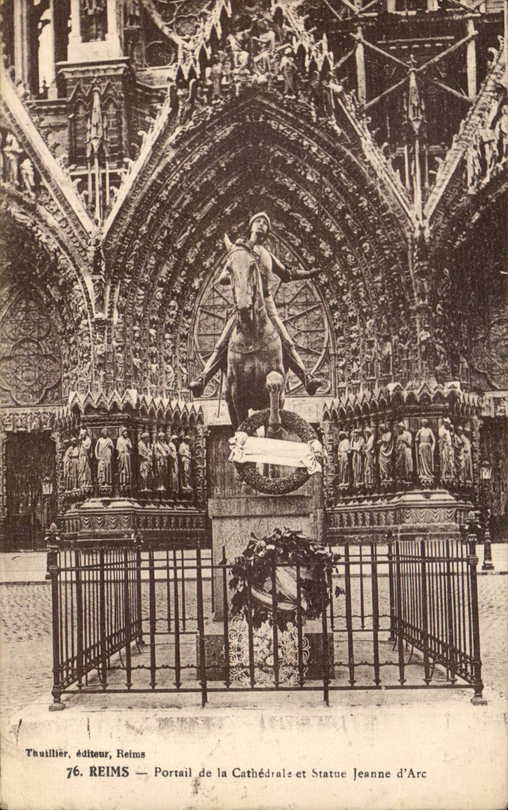 CPA Reims Gate of the cathedral and Statue Jeanne of arc