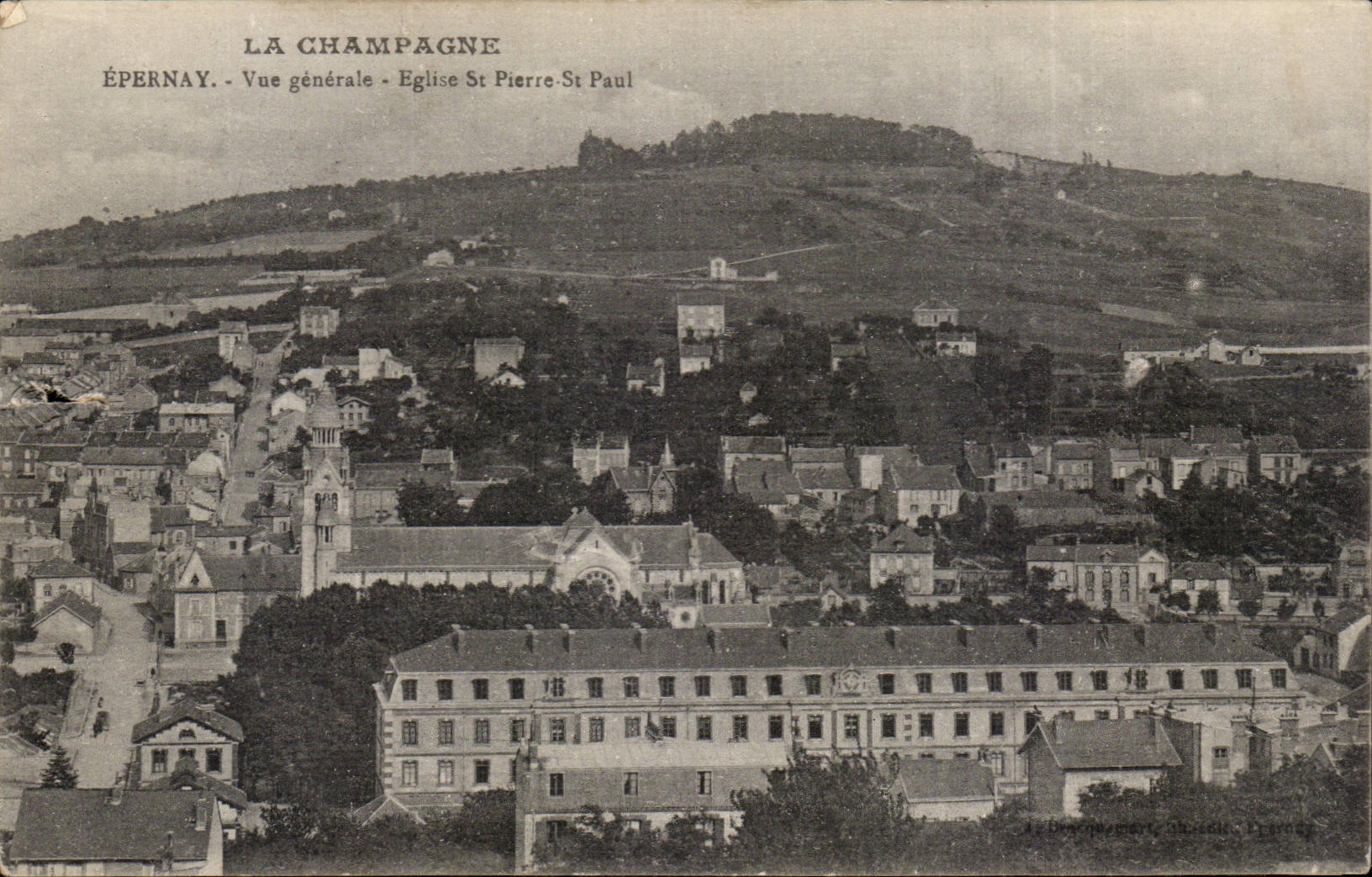 CPA Epernay Vue generale Eglise St Pierre St paul