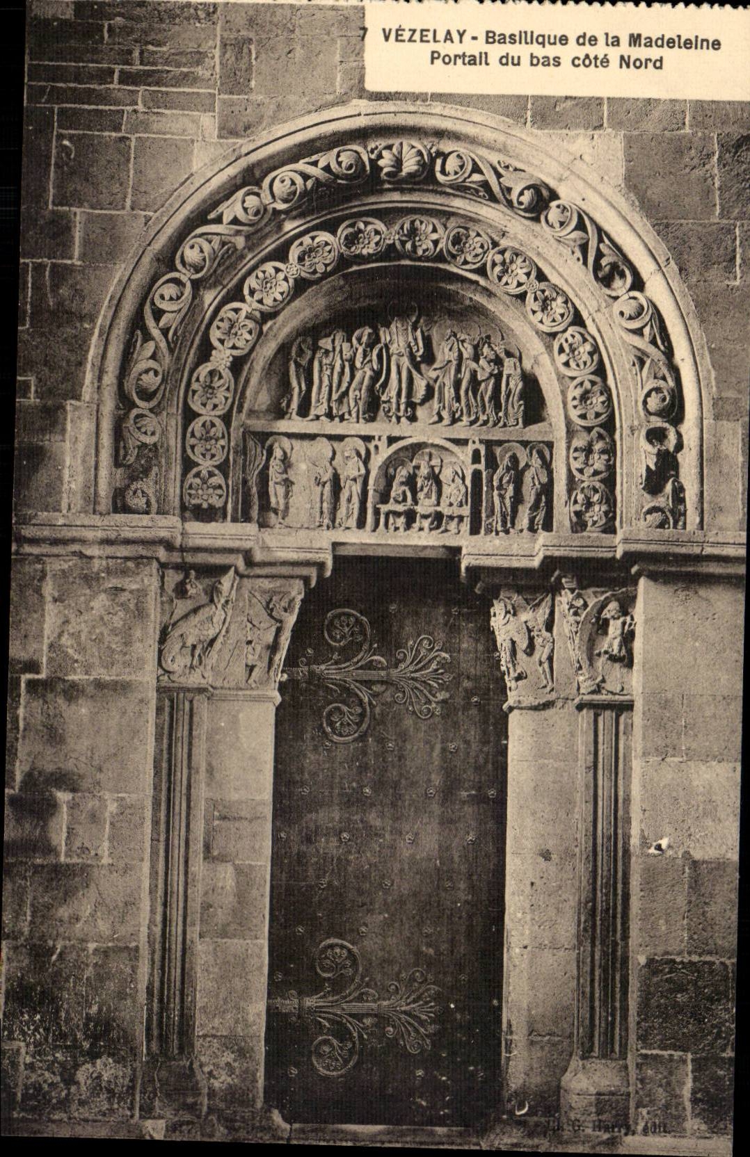 CPA Vezelay Basilique of the Madeleine Portail of bottom dimensions northern