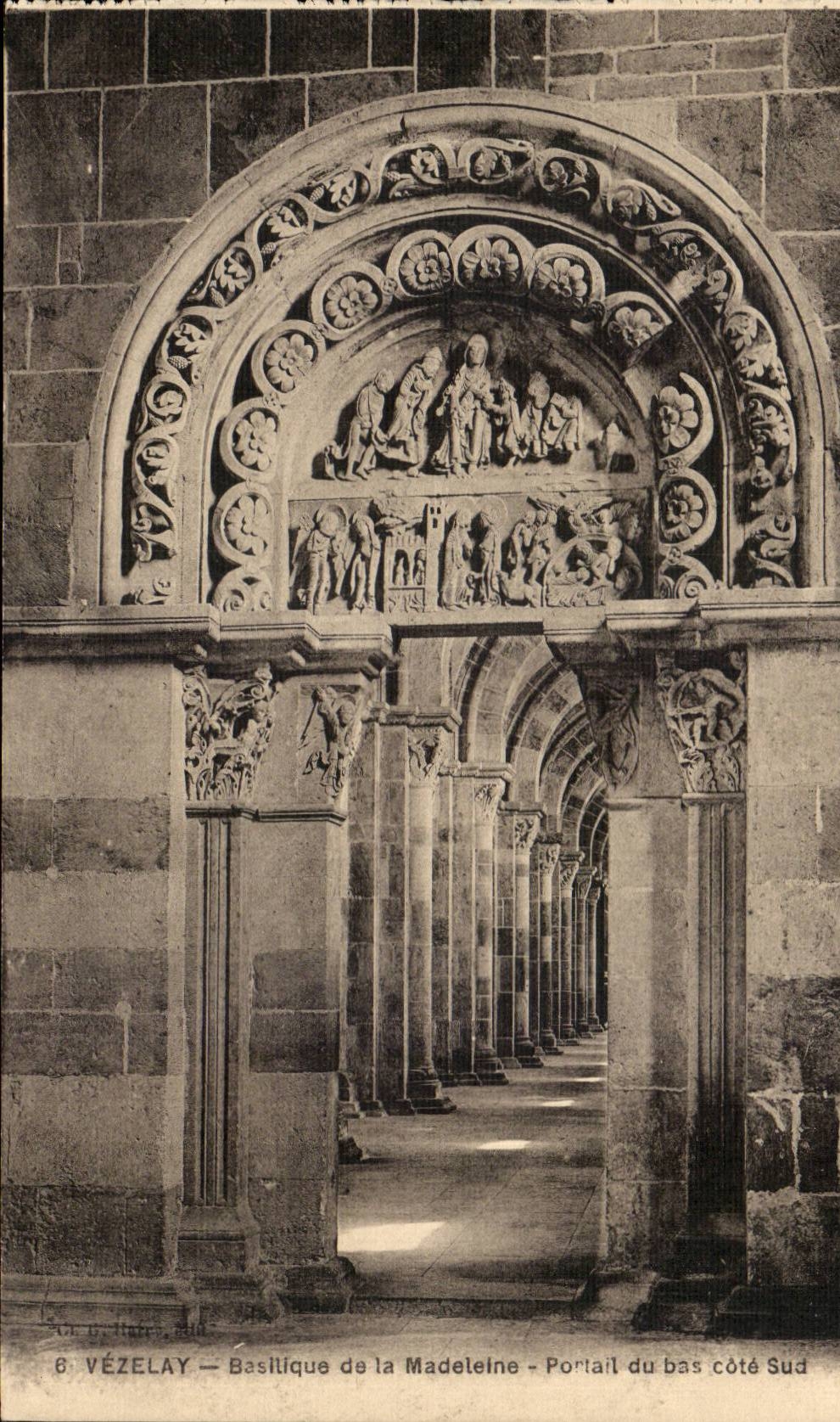 CPA Vezelay Basilica of the Madeleine Gate of the low southern part