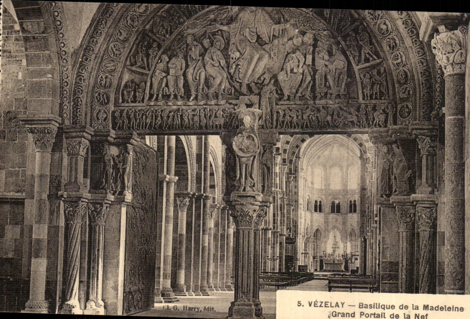 CPA Vezelay Basilica of the Madeleine Large gate of the nave