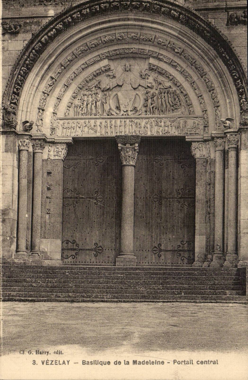 CPA Vezelay Basilica of the Madeleine central Gate