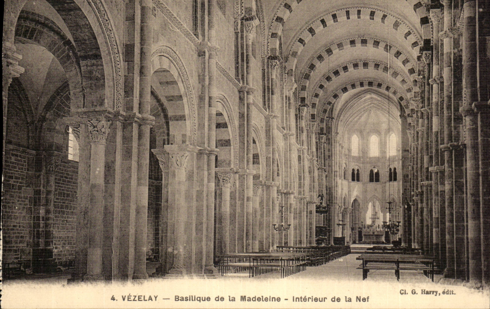 CPA Vezelay Basilica of the Madeleine Interior of the nave