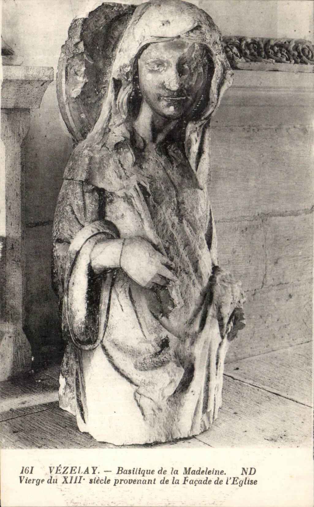 CPA Vezelay Basilica of the Virgin Madeleine of 13th coming from the frontage of the church