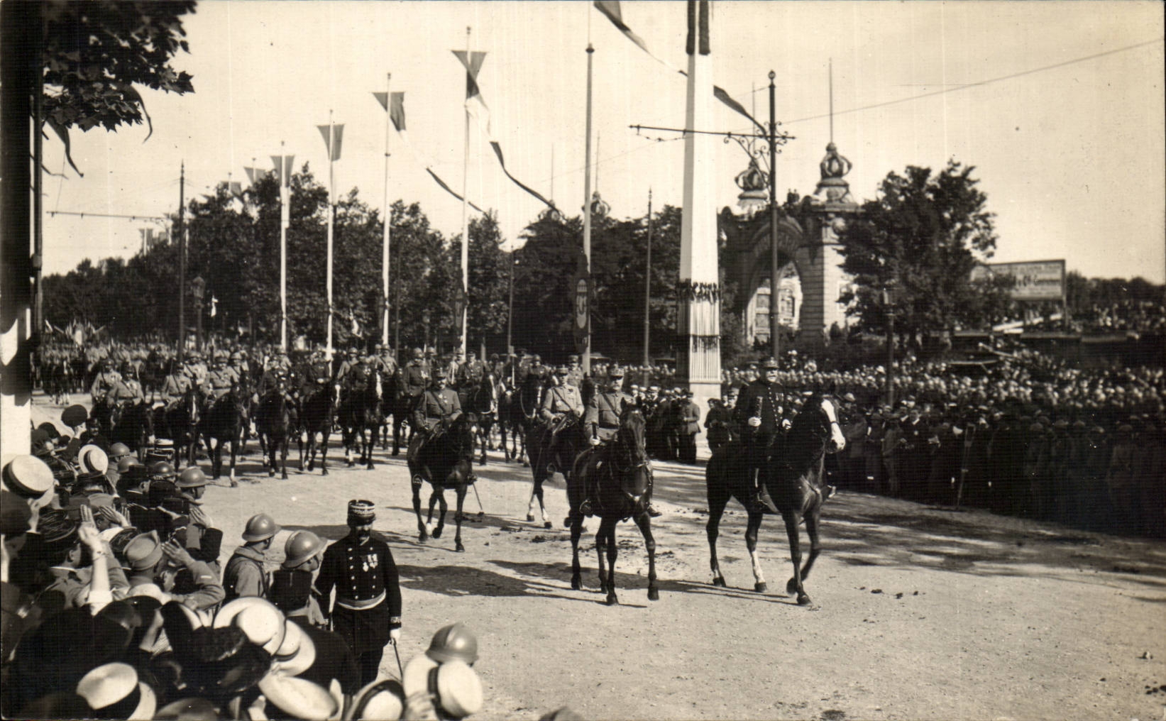 CPA Paris festivals of the Victoire July 14th 1914 the Marshals Joffre and Foch
