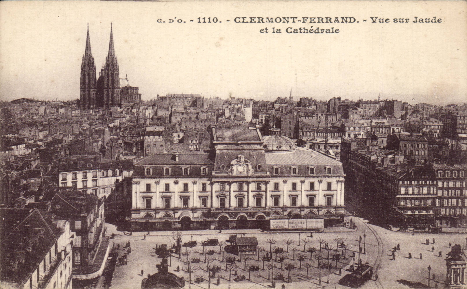 CPA Clermont Ferrand Seen on Jaude and the cathedral