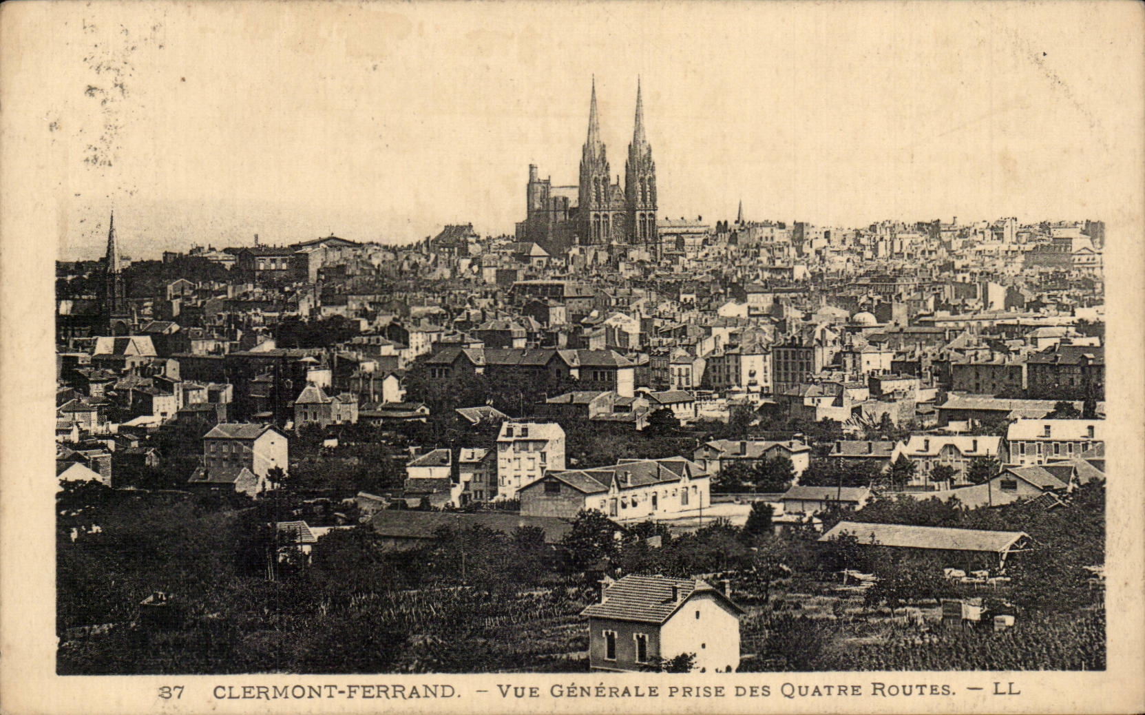CPA Clermont Ferrand View taken of the four roads