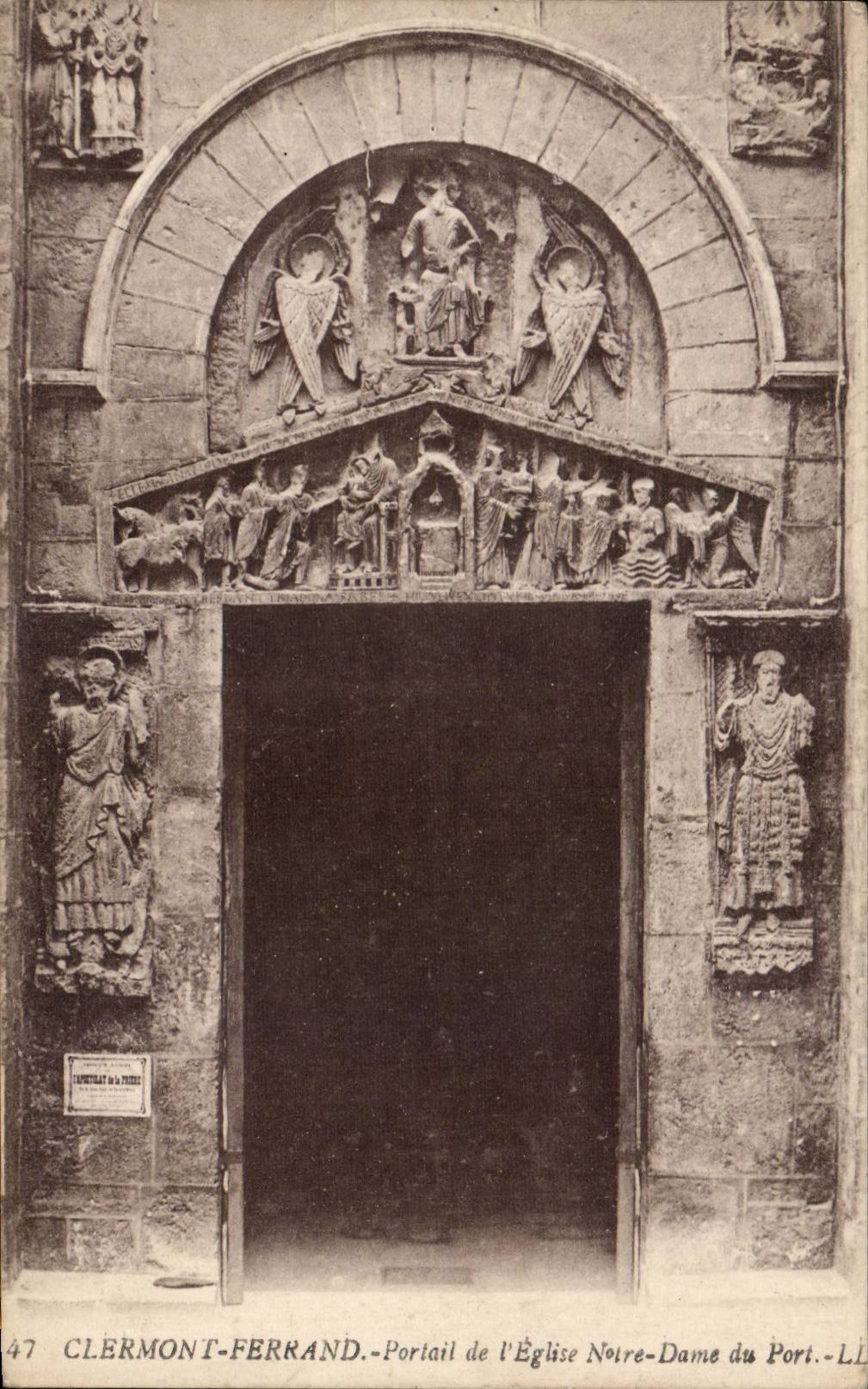 CPA Clermont Ferrand Gate of the Notre Dame church of the port