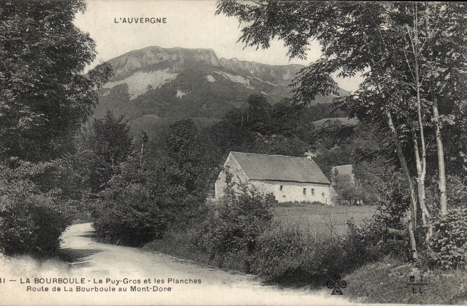 CPA Bourboule Large Puy and the Route boards of Bourboule to the Mount Gilds