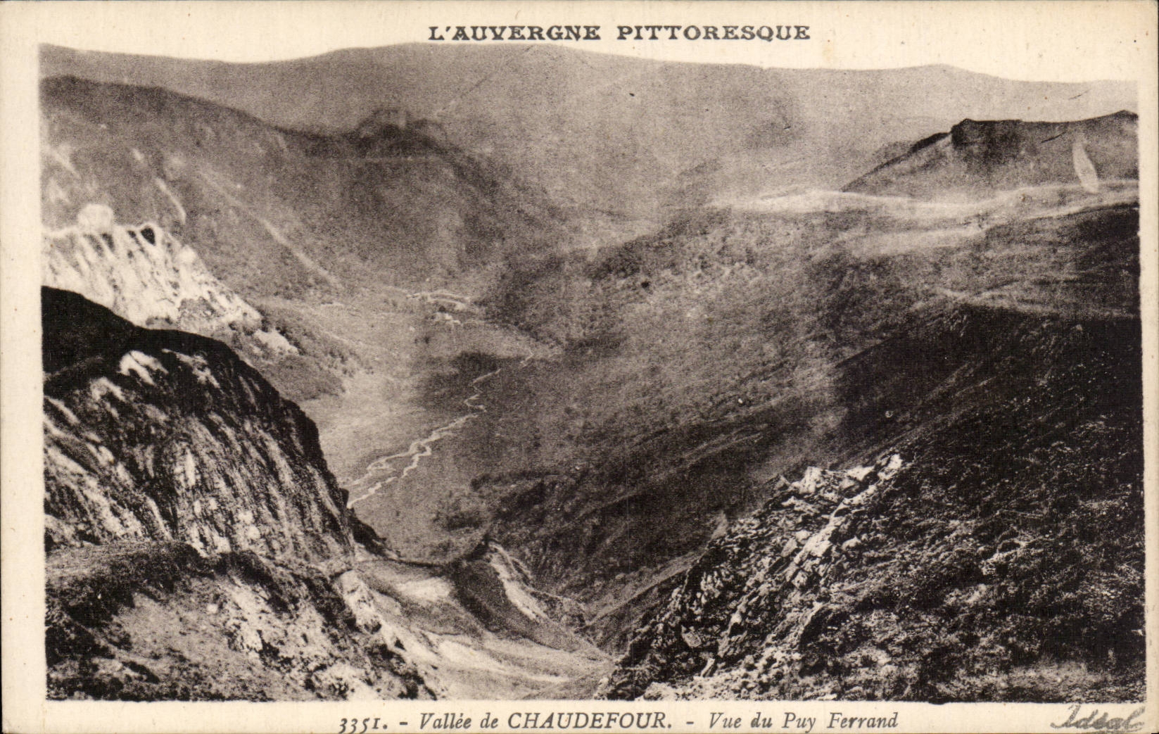 CPA Valley of Chaudefour Seen of Puy Ferrand