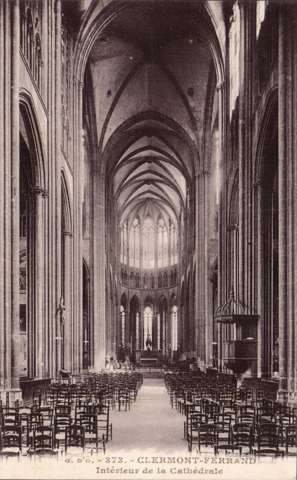 CPA Clermont Ferrand Interior of the cathedral