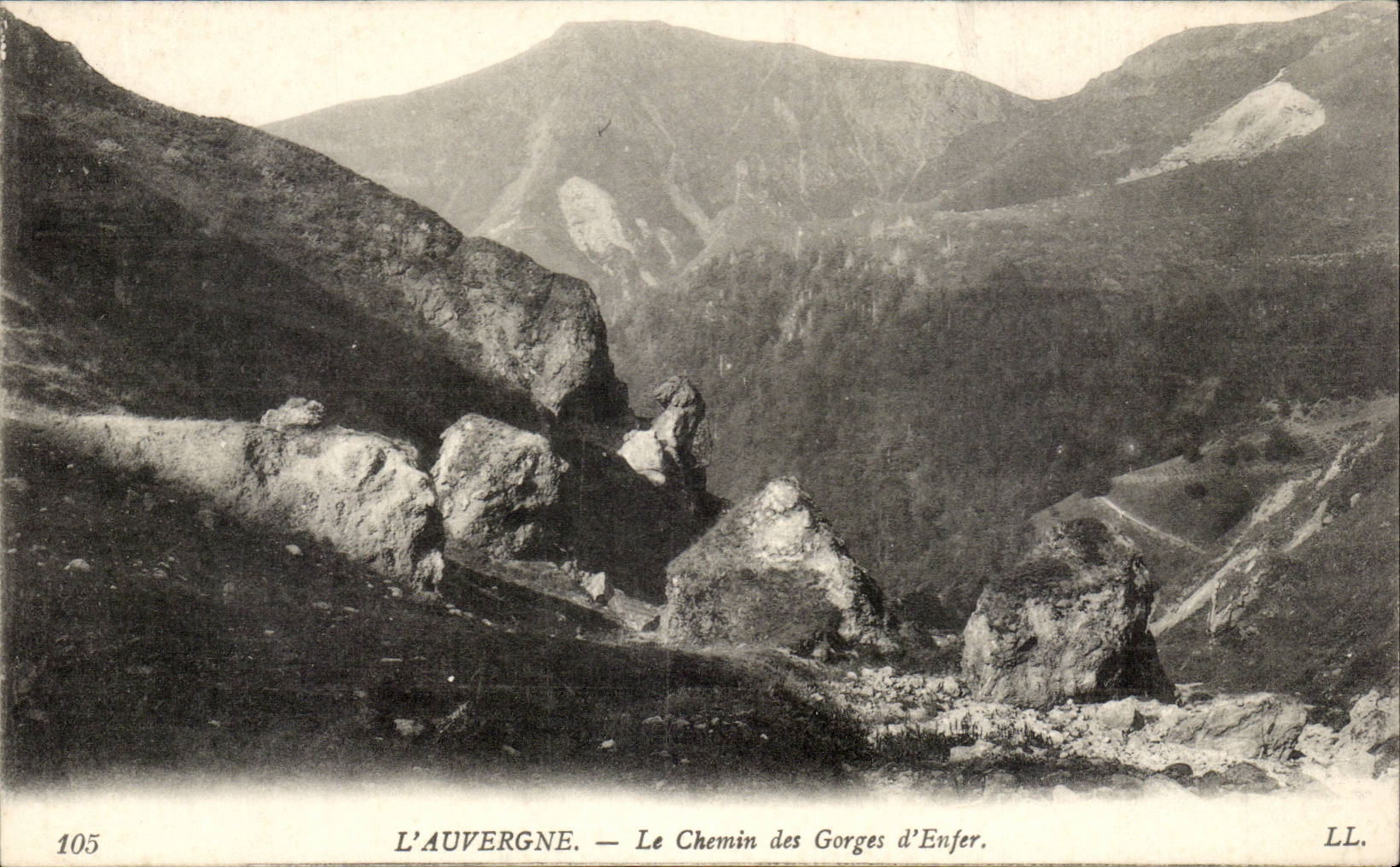 CPA Auvergne the way of the throats of hell