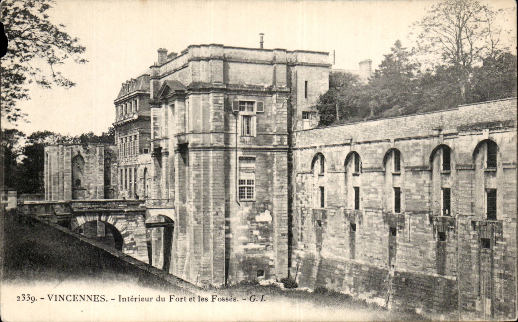 CPA Interior Vincennes of the fort and the pits