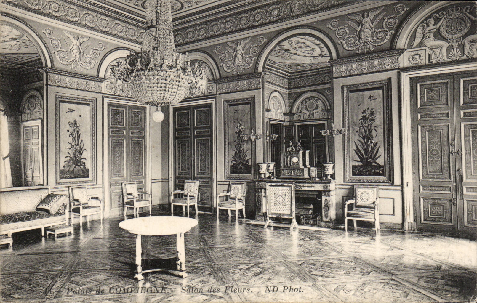 CPA Gaumen des Compiegne Wohnzimmers der Blumen