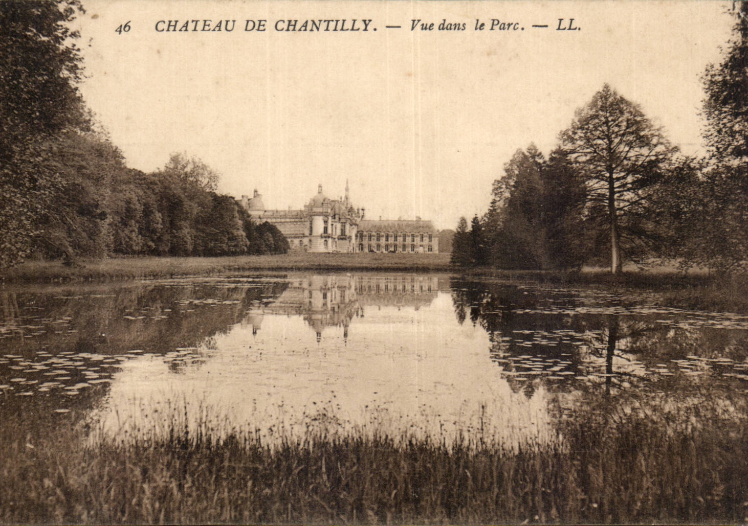 CPA Castle of Chantilly Seen in the park