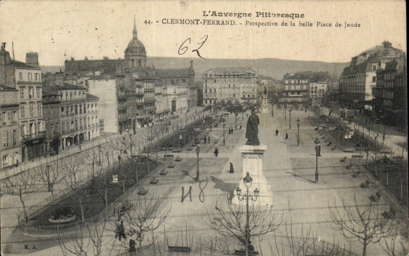 CPA Clermont Ferrand View of the beautiful place of Jaude
