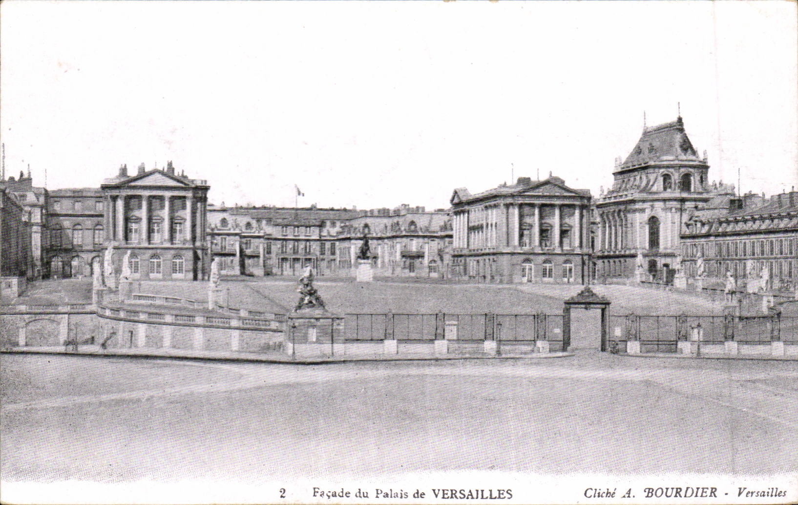 CPA Frontage of the palate of Versailles