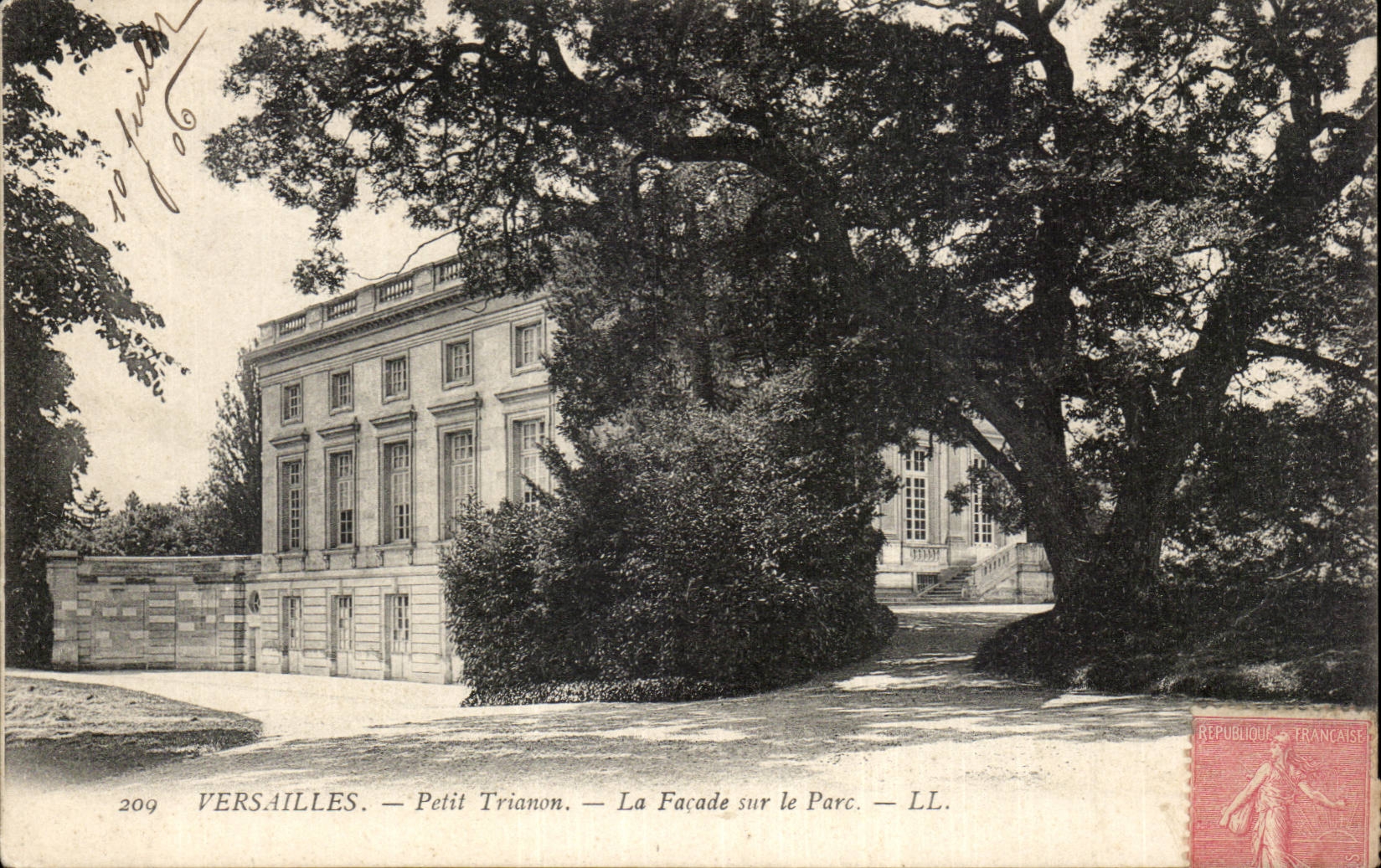 CPA Versailles Small Trianon the frontage on the park