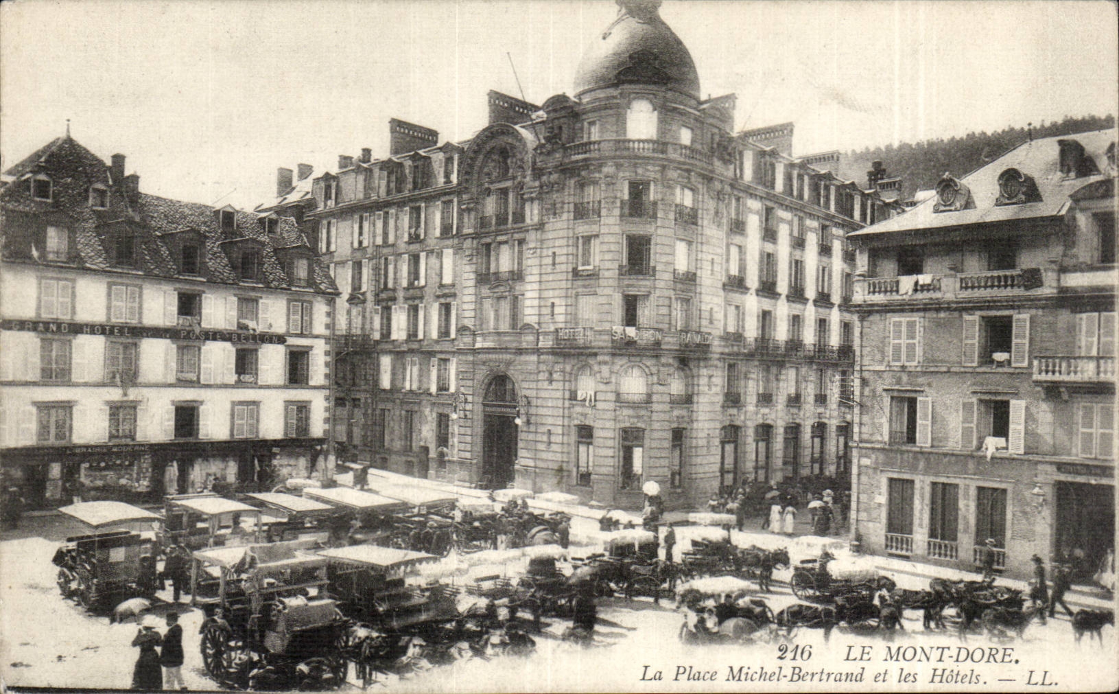 CPA the Mount Gilds the Place Michel Bertrand and the hotels