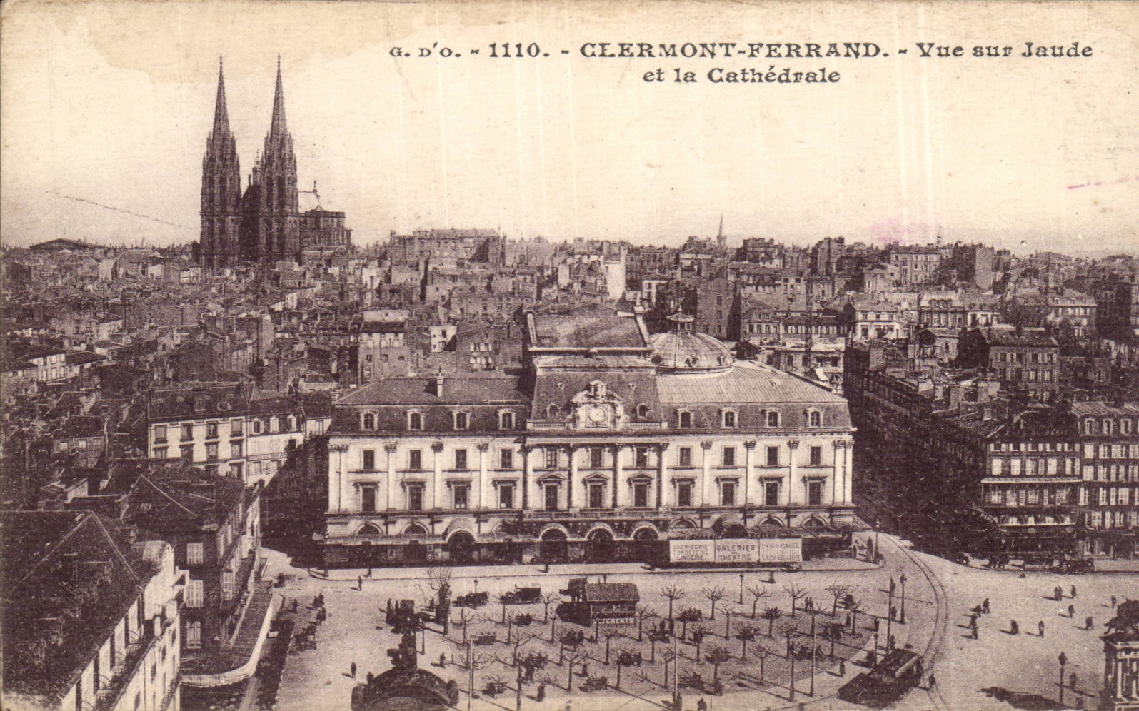 CPA Clermont Ferrand Seen on Jaude and the cathedral