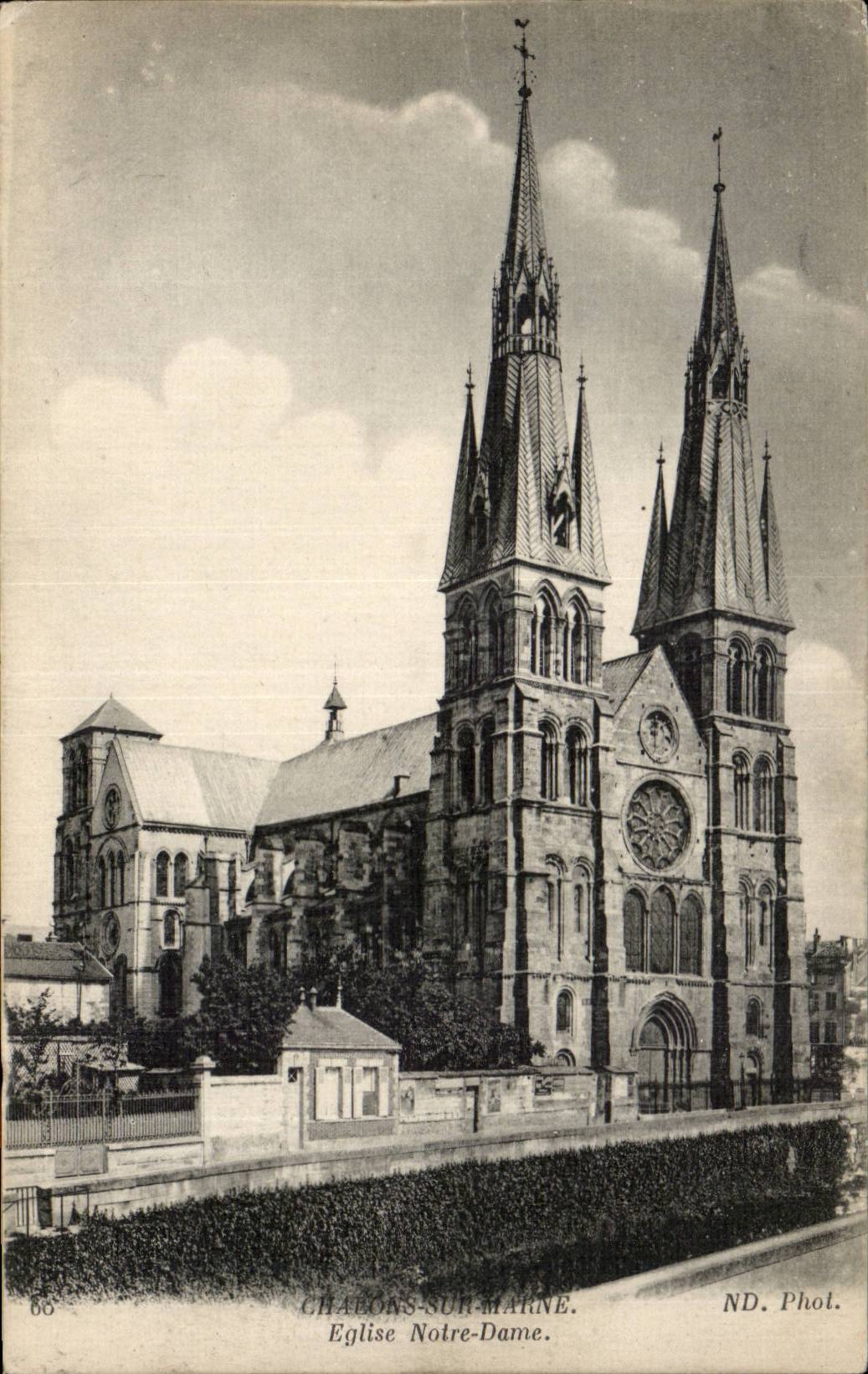 Trawl-nets on the Marne - Notre Dame Church - CPA