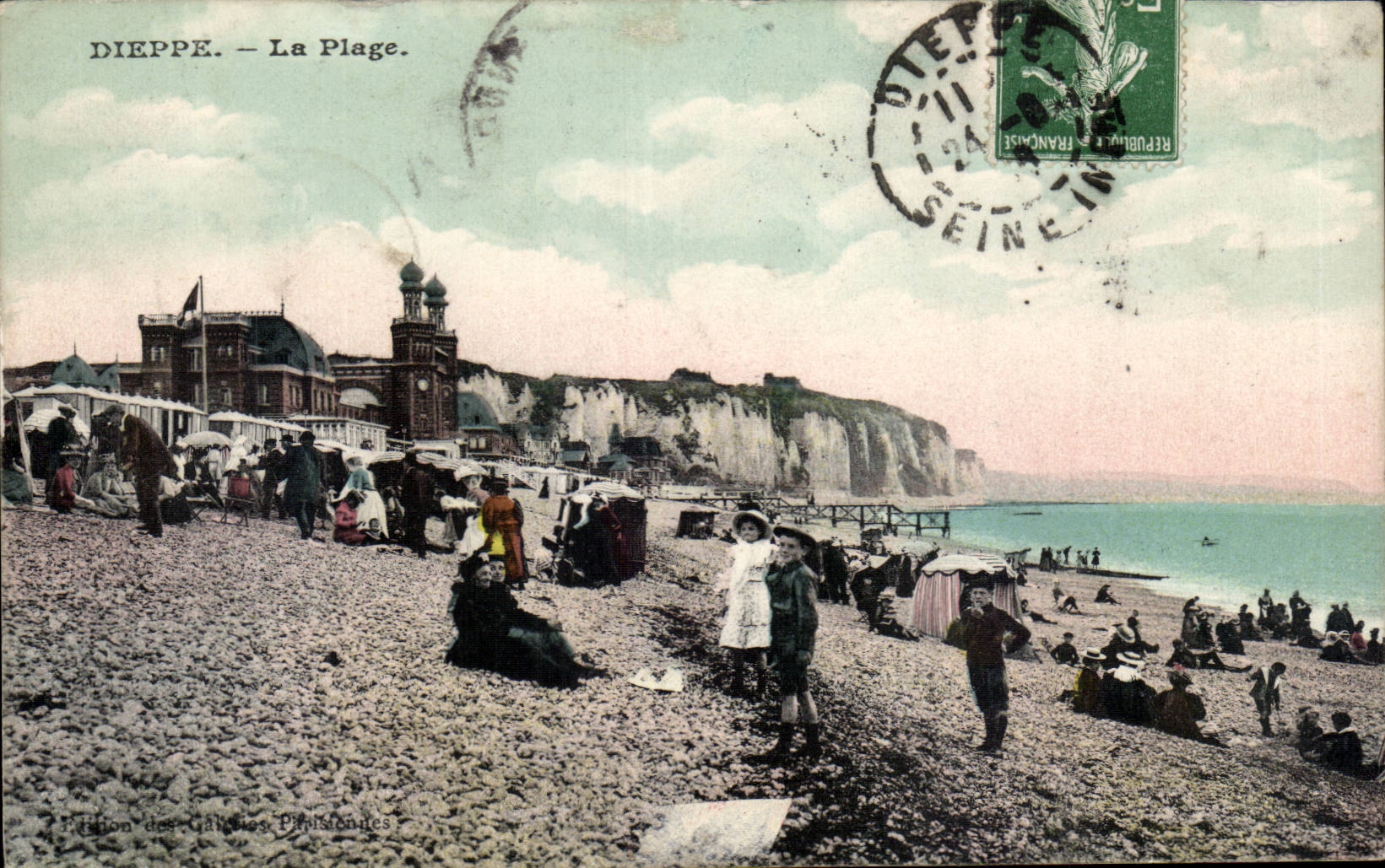 Dieppe - the Beach - children - children CPA