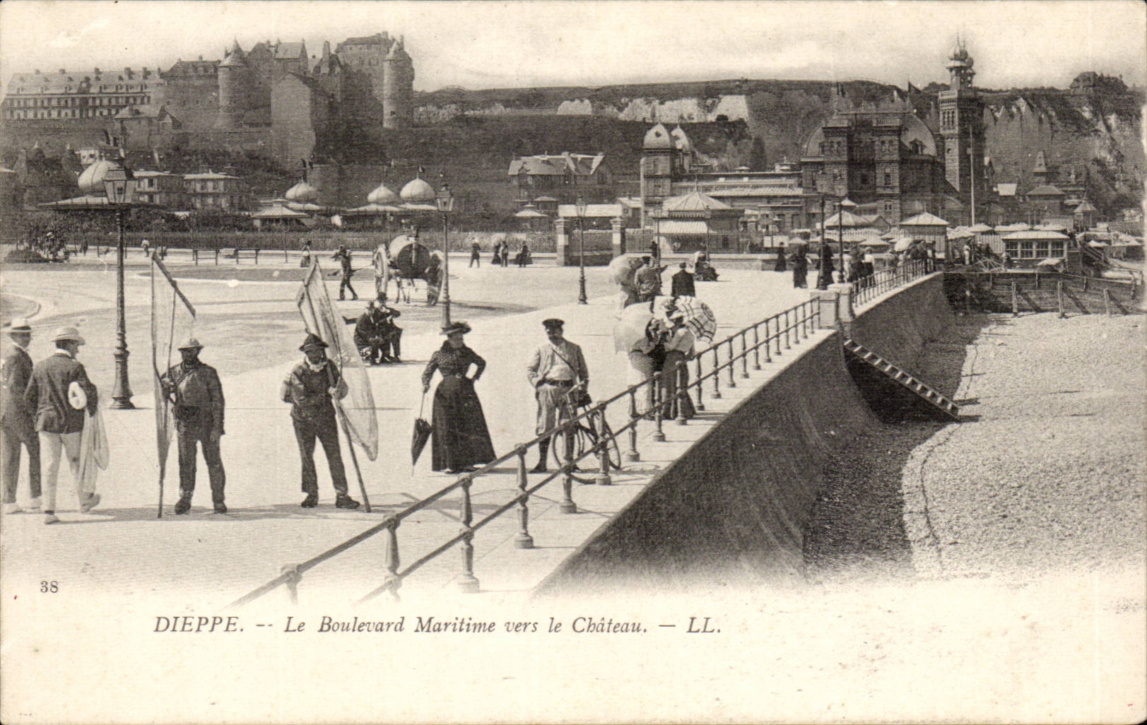 Dieppe - the Maritime Boulevard towards Castle CPA
